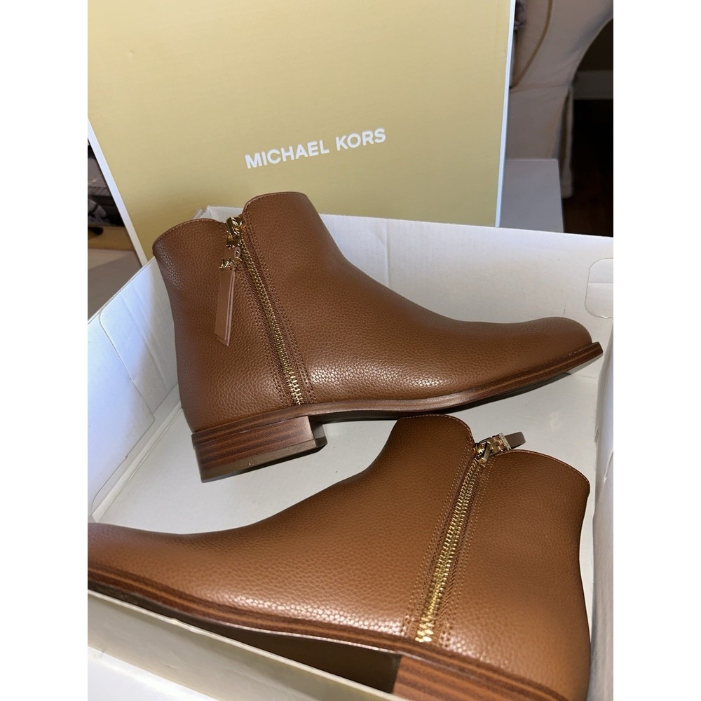 NEW IN BOX MICHAEL KORS BRITT FLAT BOOTIE 6M BROWN